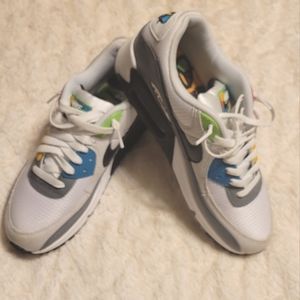 Nike Air Max 90 EssentialPeace, Love, Swoosh